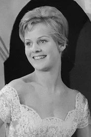 Heidi Brühl — Linda Robinson