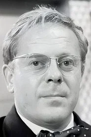 Aubrey Morris — Fred