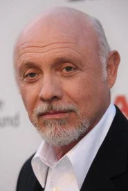 Héctor Elizondo — Hassan Salah